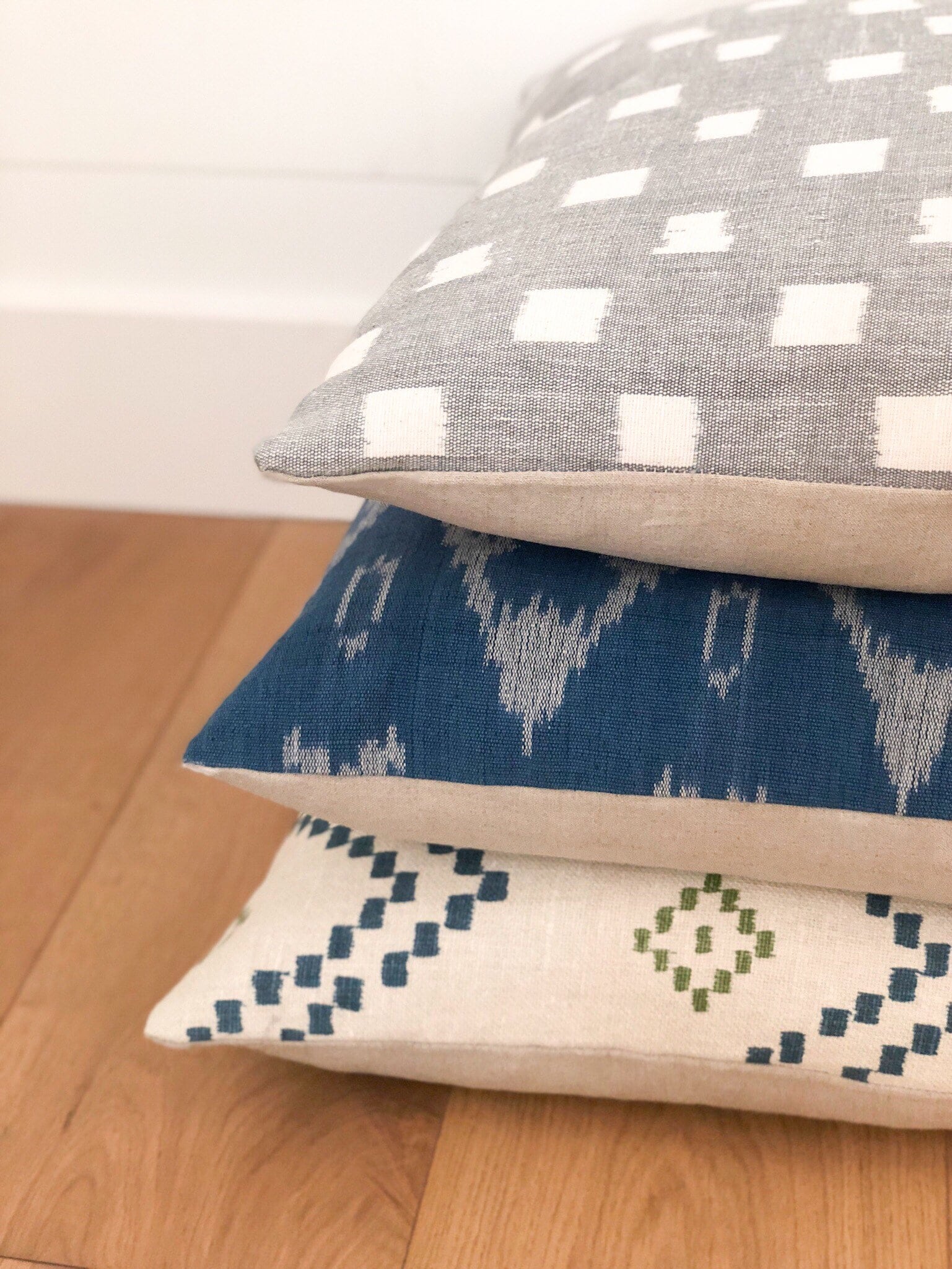 Linen and Cloth Designer Pillow Covers // Kufri Rex in Grey // Gray Decorative Pillows // Farmhouse Pillow // Modern Farmhouse Decor